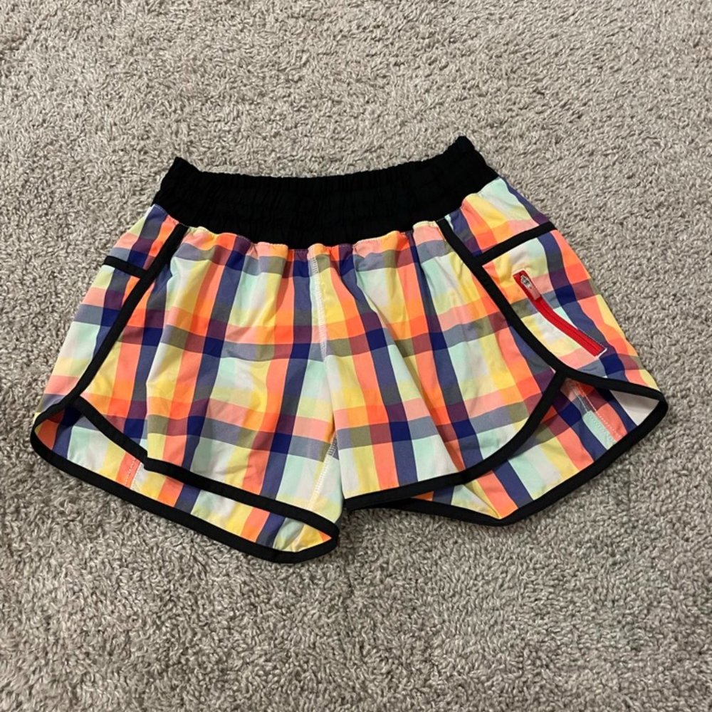 GUC Lululemon seawheeze tracker 6 plaid